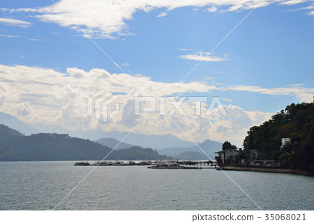 風景 湖 雲 船 山 台灣 日月潭 碼頭 甲板 天空 湖面 水上活動 旅遊 悠閒 休閒活動 晴朗 風景 湖 雲 船 山 台灣 日月潭 碼頭 甲板 天空 湖面 水上活動 旅遊 悠閒 休閒活動 晴朗 35068021