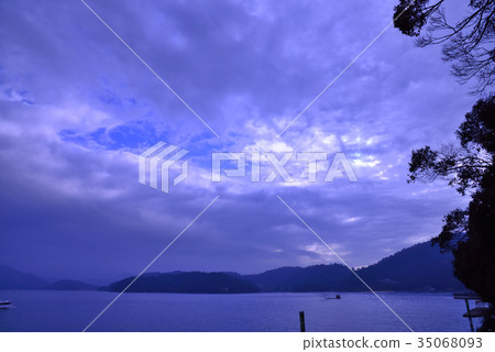 Scenery sky clouds taiwan sun moon lake lake mountain hope sunrise morning morning quiet tourism poetic light shadow cloudy cloudy 35068093