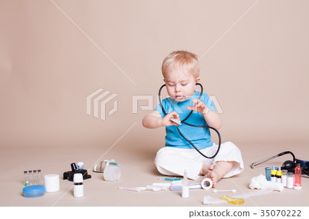 Boy playing in the doctor in the hospital Boy playing in the doctor in the hospital 35070222
