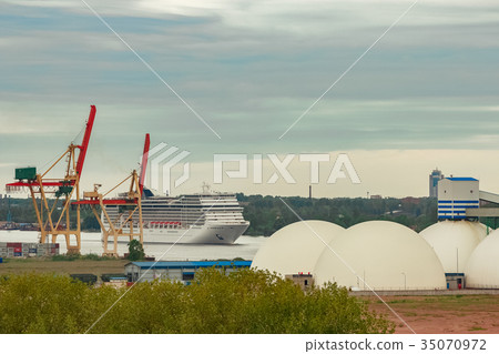 White passenger ship 35070972