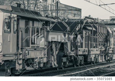 Industry repair train 35071085