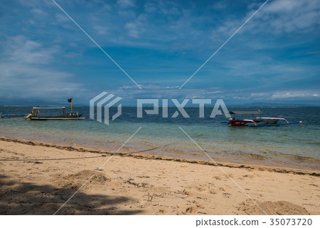 Traditional balinese dragonfly boat on the beach Traditional balinese dragonfly boat on the beach 35073720