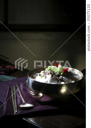 Rice cake soup 35075120