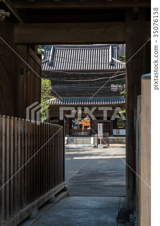 Sanmon seen from the center gate of Sengakuji Temple 35076158