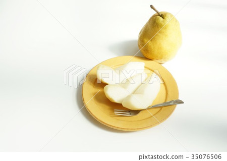 Pear Margherit Marie La 35076506