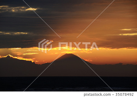 Mt. Fuji seen from Tateyama Mt. Fuji seen from Chiba Mt. Fuji Mt. Fuji seen from Tateyama Mt. Fuji seen from Chiba Mt. Fuji 35078492