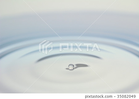 Water droplets 35082049