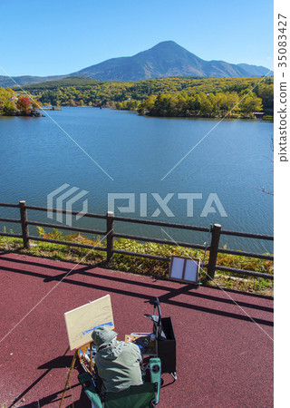 Lake Shirakaba and Mt. Tateshina in autumn 35083427