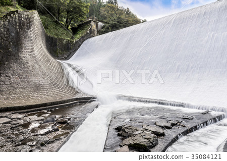 White Water Reservoir Tsutsumi Dam 35084121