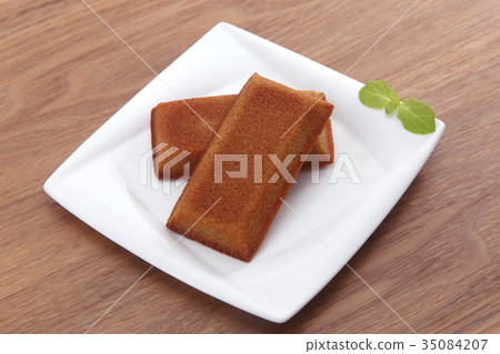 Financier 35084207