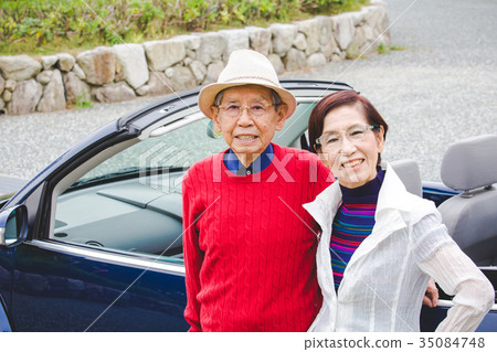 Elderly couple drive wealthy people Elderly couple drive wealthy people 35084748