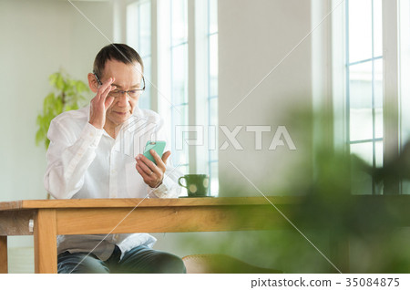 Senior man with smartphone Senior man with smartphone 35084875