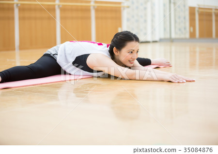 Fitness gym stretching Fitness gym stretching 35084876