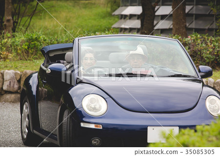 Elderly couple drive wealthy people Elderly couple drive wealthy people 35085305
