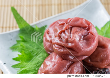 Kishu Minabe's Minamikoume plum Shiso pickled plum dried 35085759