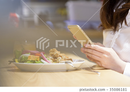 Cooking-Smartphone-Photo 35086181