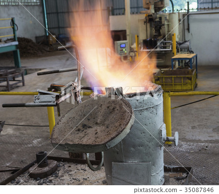 Flame of gas preheating ladle 35087846