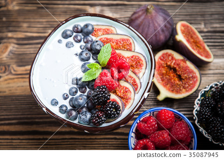 Delicious blueberry and fig yoghurt 35087945