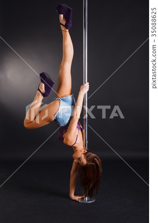 pole dance 35088625