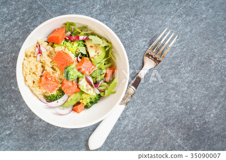 Healthy salad with broccoli, fish and quinoa 35090007