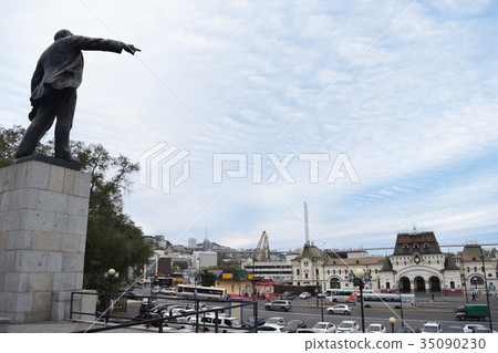 Vladivostok Station and Lenin Statue 35090230