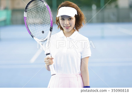 Woman in tennis court Woman in tennis court 35090818