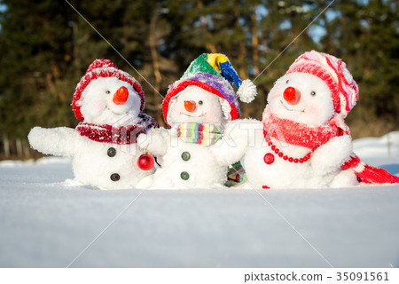 Happy snowman family 35091561