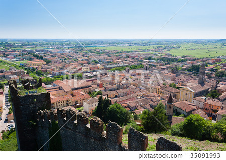 Soave town aerial view.Italian landscape 35091993