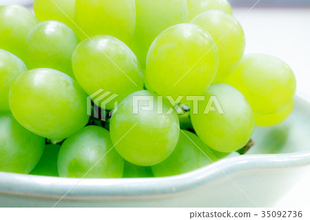 Green grapes Green grapes 35092736