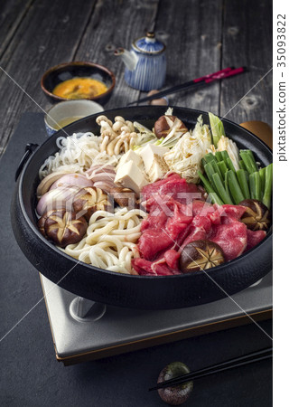 Traditional Sukiyaki pot with Kobe Beef  35093822
