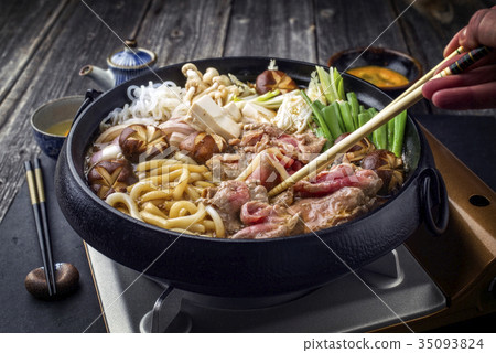 Sukiyaki pot with Kobe Beef and Vegetable 35093824