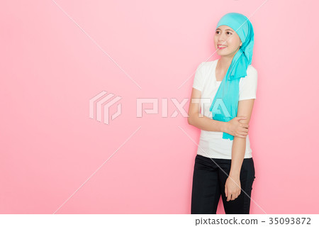 woman cancer patient standing in pink background 35093872
