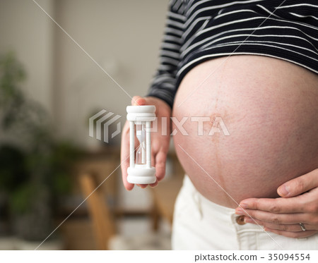 Pregnant woman Pregnant woman 35094554