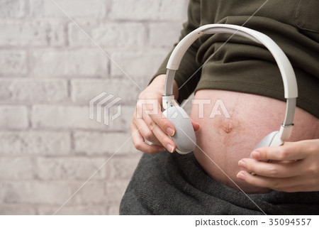 Pregnant woman Pregnant woman 35094557