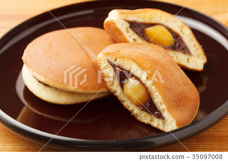 Chestnut Dorayaki 35097008
