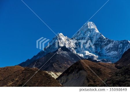 Snowy mountains of the Himalayas Snowy mountains of the Himalayas 35098649