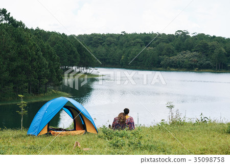 Tourists resting by lake 35098758
