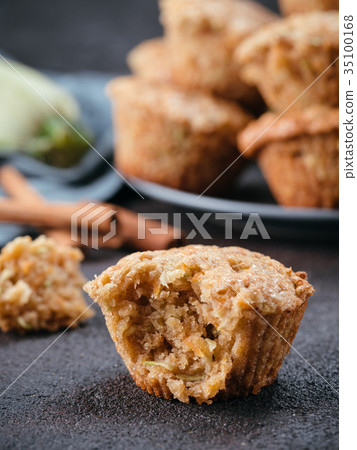 Muffins with zucchini, carrots, apple and cinnamon 35100168