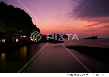Katsuyama海灘晚上視圖,千葉縣 Katsuyama海灘晚上視圖,千葉縣 35101365