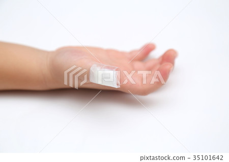 Toddler finger injury Toddler finger injury 35101642