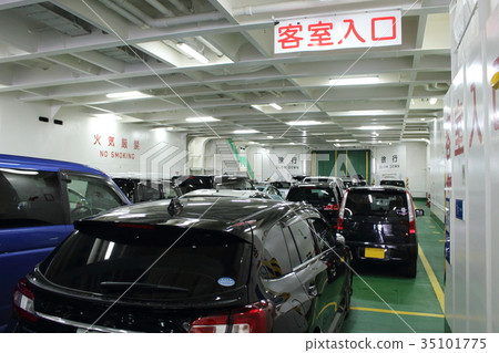汽車在渡輪 35101775