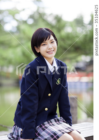 學校的女生 學校的女生 35104625