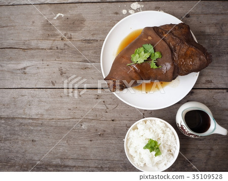 Braised pork with cooked rice Chinese food 35109528