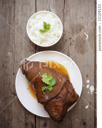 Braised pork with cooked rice Chinese food 35109533