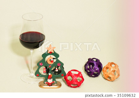 Christmas image wine and bamboo chopsticks Christmas image wine and bamboo chopsticks 35109632