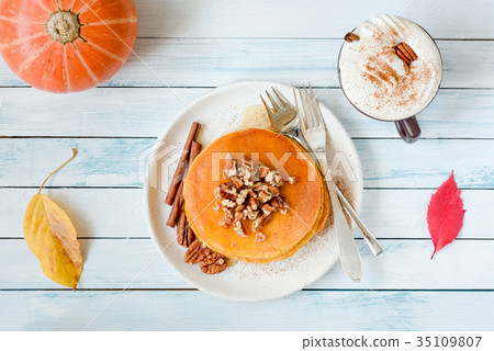 Pumpkin pancakes and pumpkin spice latte 35109807