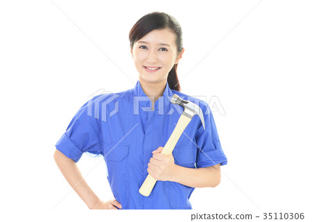 微笑的女工 微笑的女工 35110306