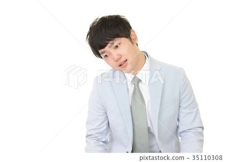 與一個疲乏的表示的一個商人 與一個疲乏的表示的一個商人 35110308