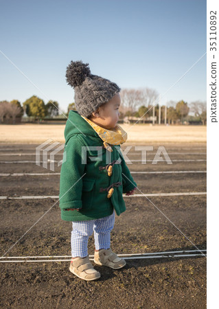 little child, toddler, enjoy oneself 35110892
