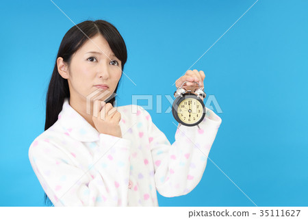 一個睡得很晚的女人 一個睡得很晚的女人 35111627